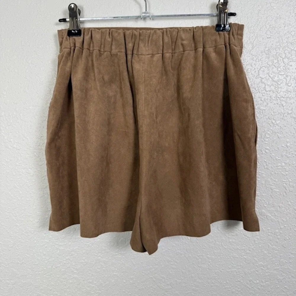 Aritzia Wilfred Bossier High-Waisted Vegan Faux Suede Shorts Natural Tan Size XS